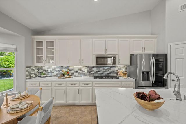 396 Caldarella Cir, Roseville, CA 95678