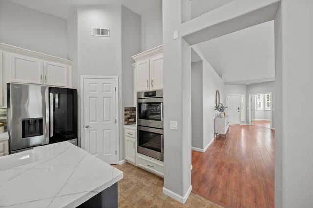 396 Caldarella Cir, Roseville, CA 95678