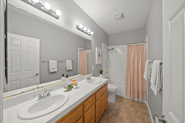 396 Caldarella Cir, Roseville, CA 95678