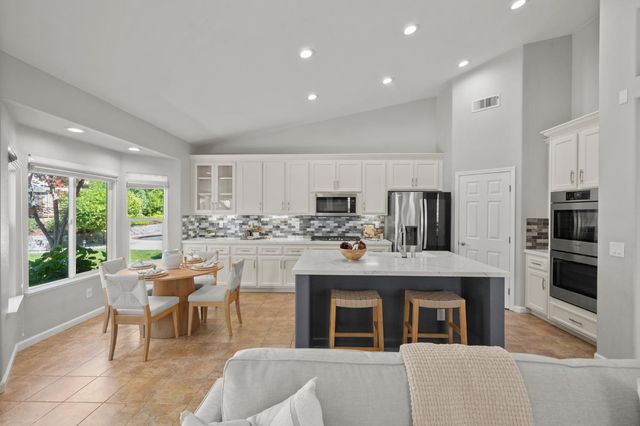 396 Caldarella Cir, Roseville, CA 95678