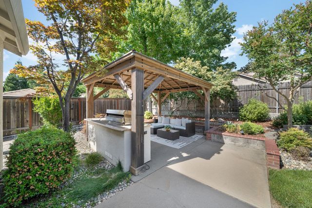 396 Caldarella Cir, Roseville, CA 95678