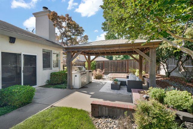 396 Caldarella Cir, Roseville, CA 95678