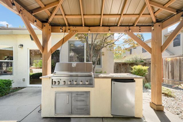 396 Caldarella Cir, Roseville, CA 95678