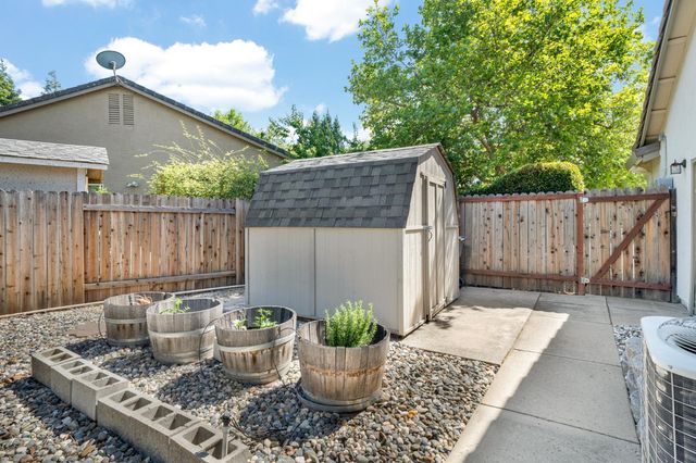396 Caldarella Cir, Roseville, CA 95678