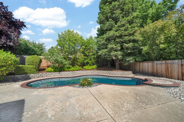 396 Caldarella Cir, Roseville, CA 95678