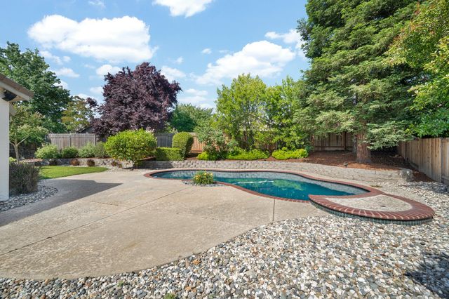 396 Caldarella Cir, Roseville, CA 95678