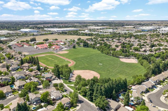 396 Caldarella Cir, Roseville, CA 95678