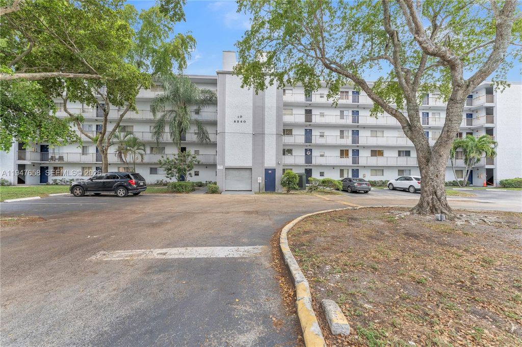 8560 N Sherman Circle 208, Miramar, FL 33025