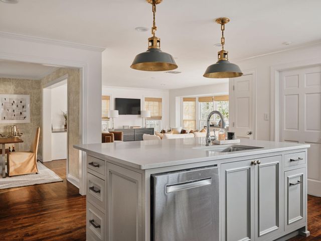 2412 Jarratt Ave, Austin, TX 78703