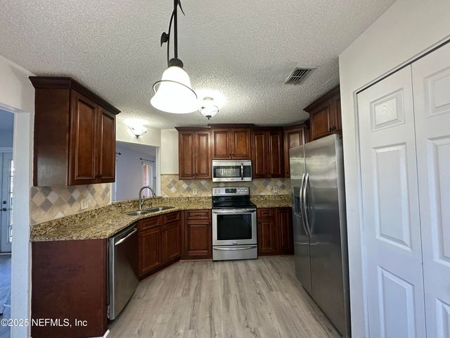 3801 CROWN POINT Road 3082, Jacksonville, FL 32257