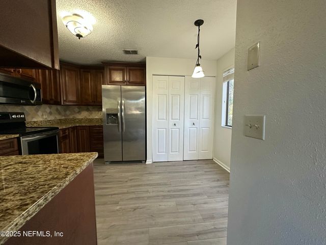 3801 CROWN POINT Road 3082, Jacksonville, FL 32257