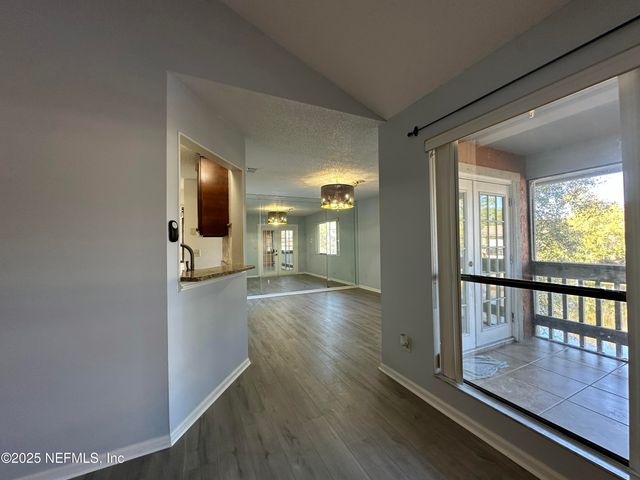 3801 CROWN POINT Road 3082, Jacksonville, FL 32257