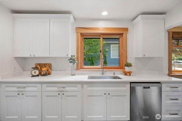 2916 Walnut Avenue SW, Seattle, WA 98116