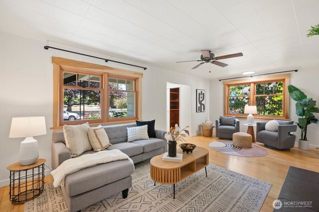 2916 Walnut Avenue SW, Seattle, WA 98116