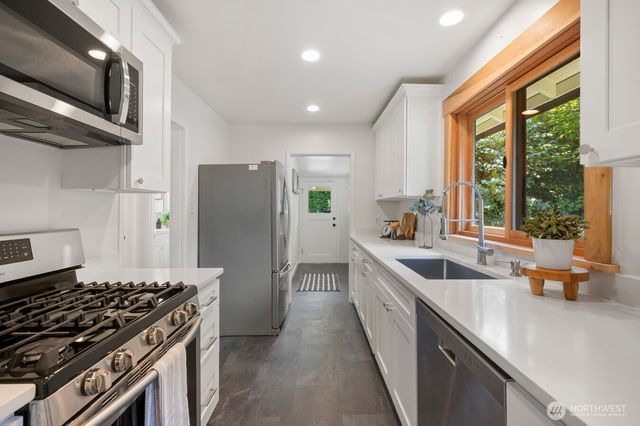 2916 Walnut Avenue SW, Seattle, WA 98116