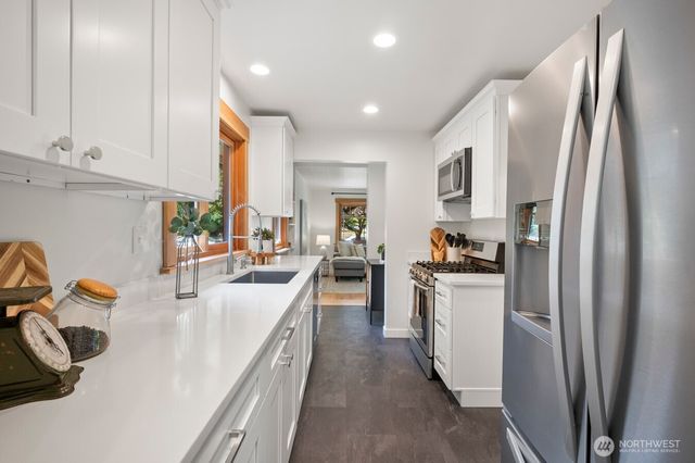2916 Walnut Avenue SW, Seattle, WA 98116