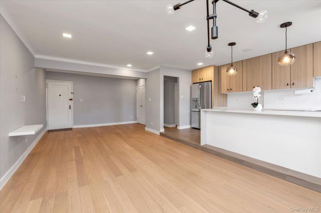 67-12 Yellowstone Blvd F18, Forest Hills, NY 11375