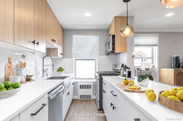 67-12 Yellowstone Blvd F18, Forest Hills, NY 11375