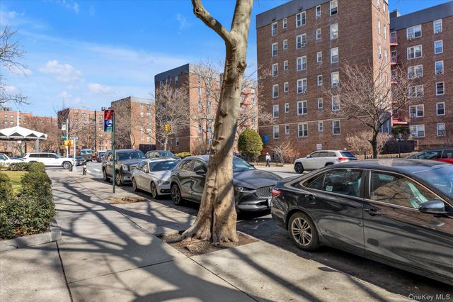 67-12 Yellowstone Blvd F18, Forest Hills, NY 11375