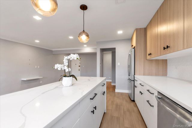 67-12 Yellowstone Blvd F18, Forest Hills, NY 11375