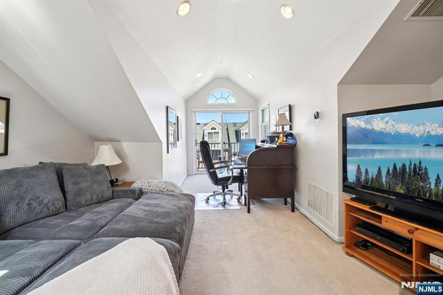 428 Newburgh Court, West New York, NJ 07093