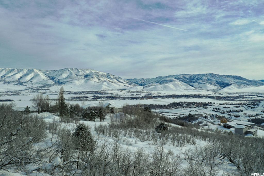 Image 11 of property listing at 5941 E SNOWBASIN RD # 1N, Huntsville, UT 84317