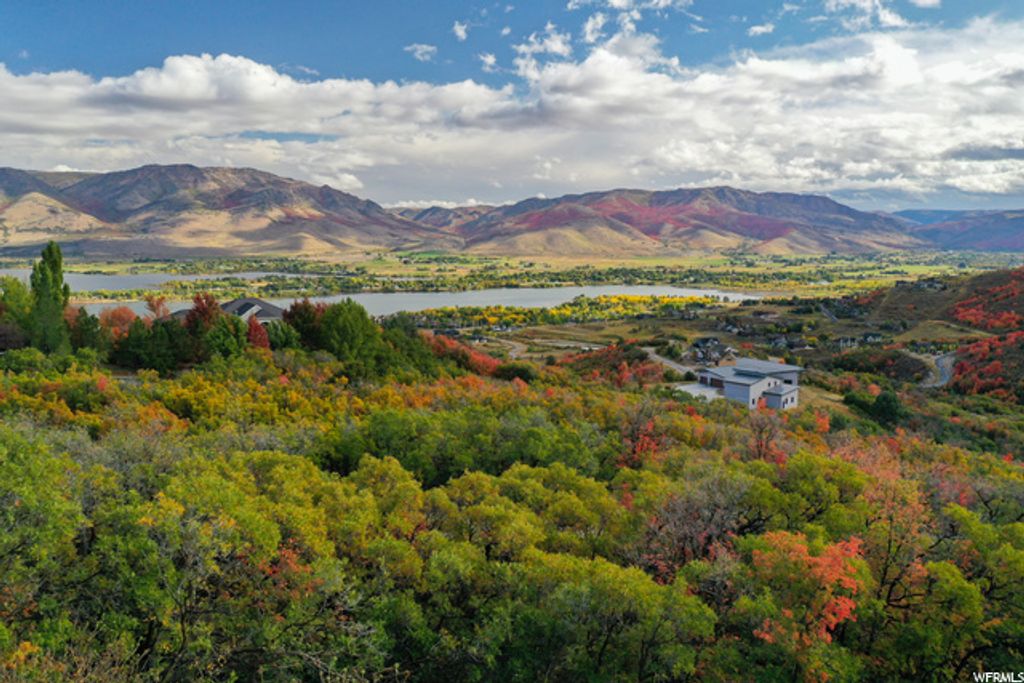 Image 14 of property listing at 5941 E SNOWBASIN RD # 1N, Huntsville, UT 84317