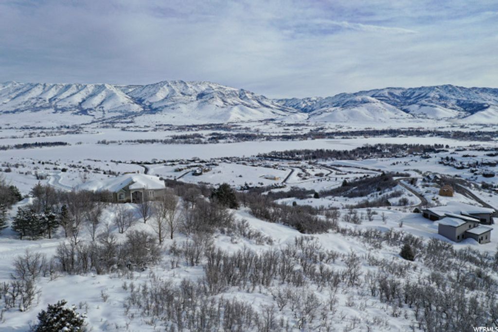 Image 9 of property listing at 5941 E SNOWBASIN RD # 1N, Huntsville, UT 84317
