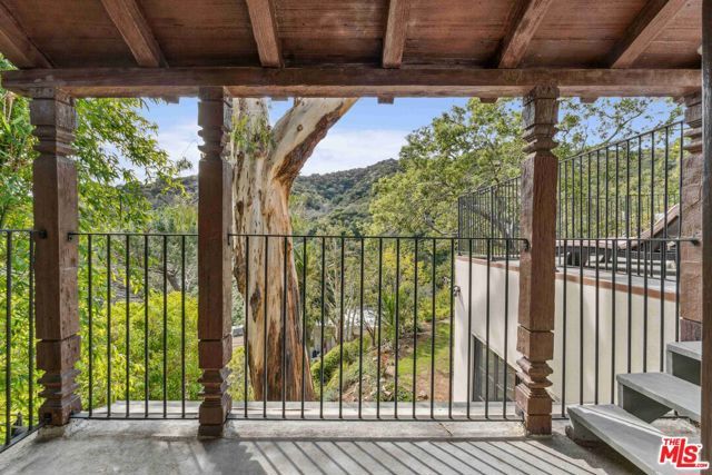 10037 Reevesbury Drive, Beverly Hills, CA 90210