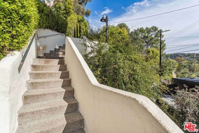 10037 Reevesbury Drive, Beverly Hills, CA 90210