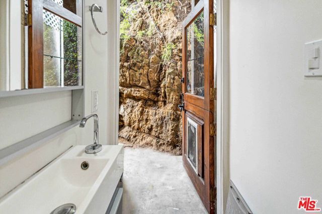 10037 Reevesbury Drive, Beverly Hills, CA 90210