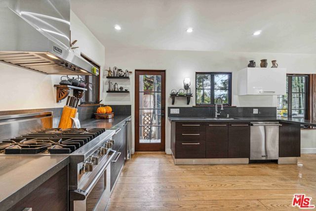 10037 Reevesbury Drive, Beverly Hills, CA 90210