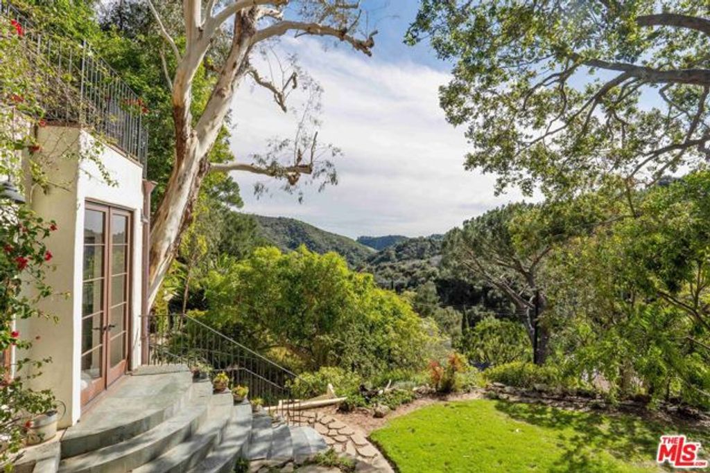 10037 Reevesbury Drive, Beverly Hills, CA 90210