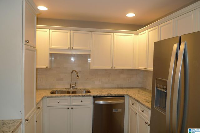 3350 Altamont Rd Apt B15, Birmingham, AL 35205