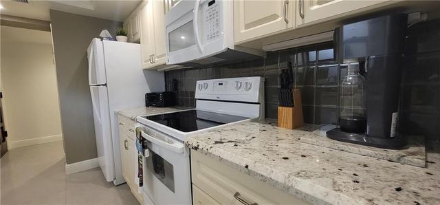 6010 S Falls Cir Drive 423, Lauderhill, FL 33319