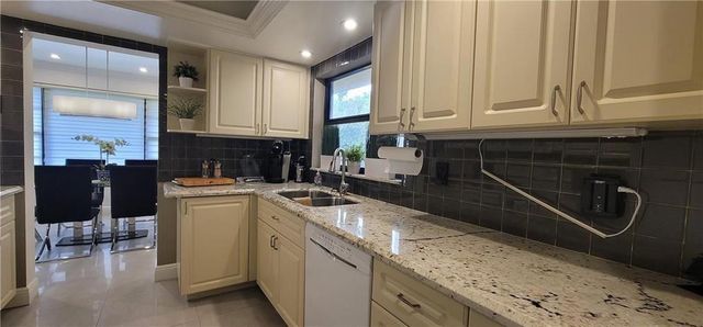 6010 S Falls Cir Drive 423, Lauderhill, FL 33319