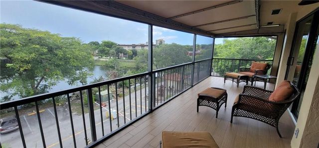 6010 S Falls Cir Drive 423, Lauderhill, FL 33319