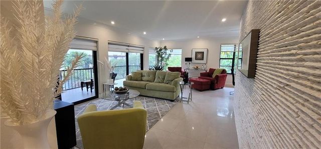 6010 S Falls Cir Drive 423, Lauderhill, FL 33319