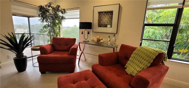 6010 S Falls Cir Drive 423, Lauderhill, FL 33319