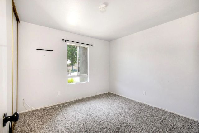 440 Parkside Dr, Oceanside, CA 92058