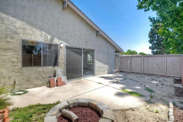 440 Parkside Dr, Oceanside, CA 92058