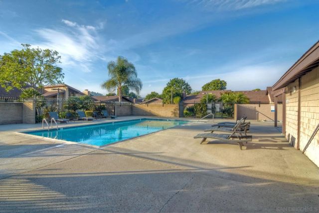 440 Parkside Dr, Oceanside, CA 92058