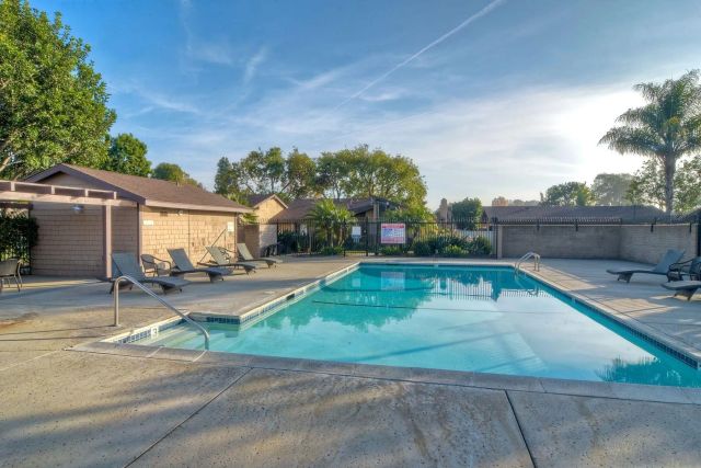 440 Parkside Dr, Oceanside, CA 92058