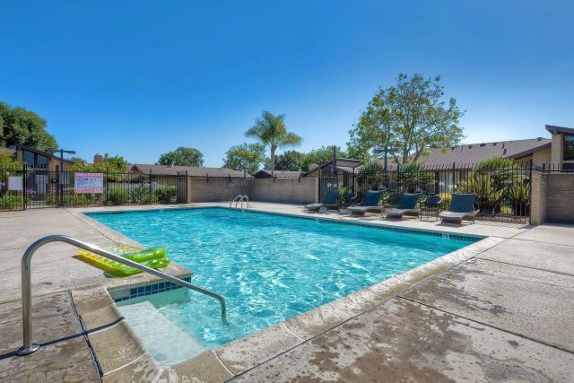 440 Parkside Dr, Oceanside, CA 92058