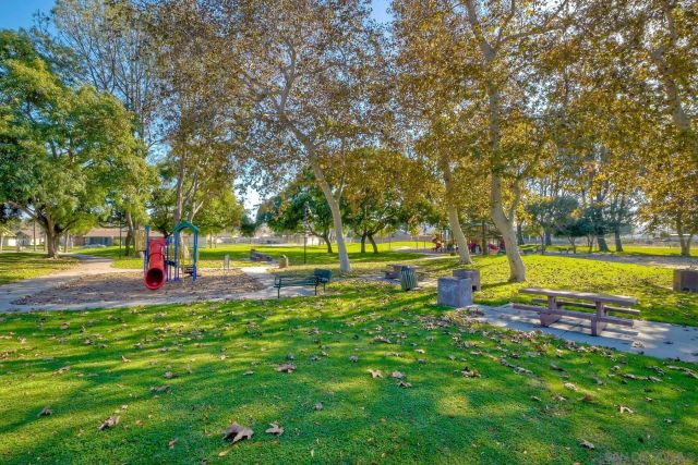440 Parkside Dr, Oceanside, CA 92058
