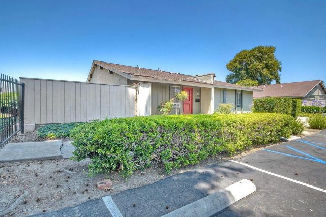 440 Parkside Dr, Oceanside, CA 92058