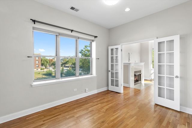 512 E Oakwood Boulevard 2, Chicago, IL 60653