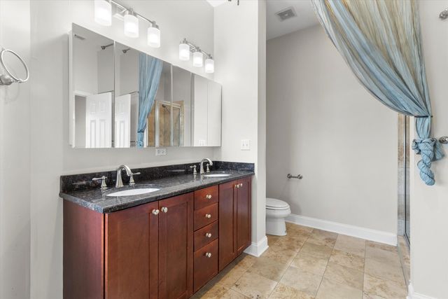 512 E Oakwood Boulevard 2, Chicago, IL 60653