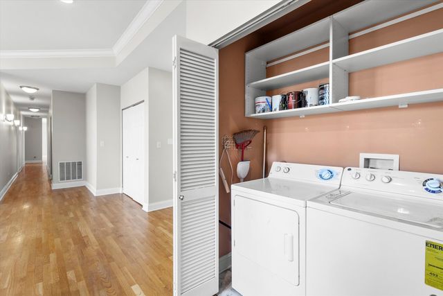 512 E Oakwood Boulevard 2, Chicago, IL 60653