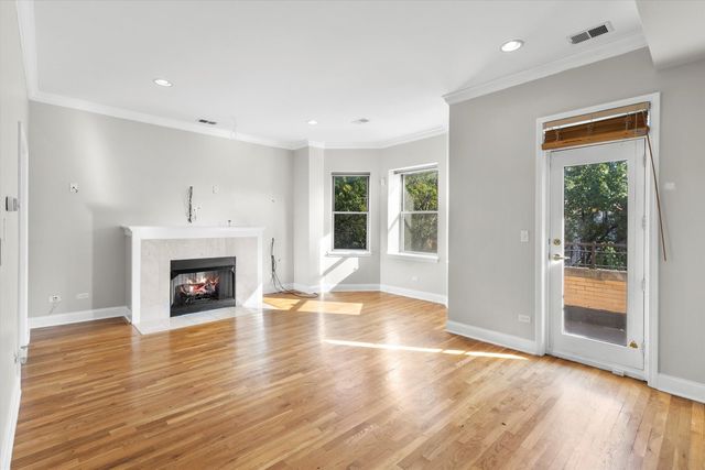 512 E Oakwood Boulevard 2, Chicago, IL 60653